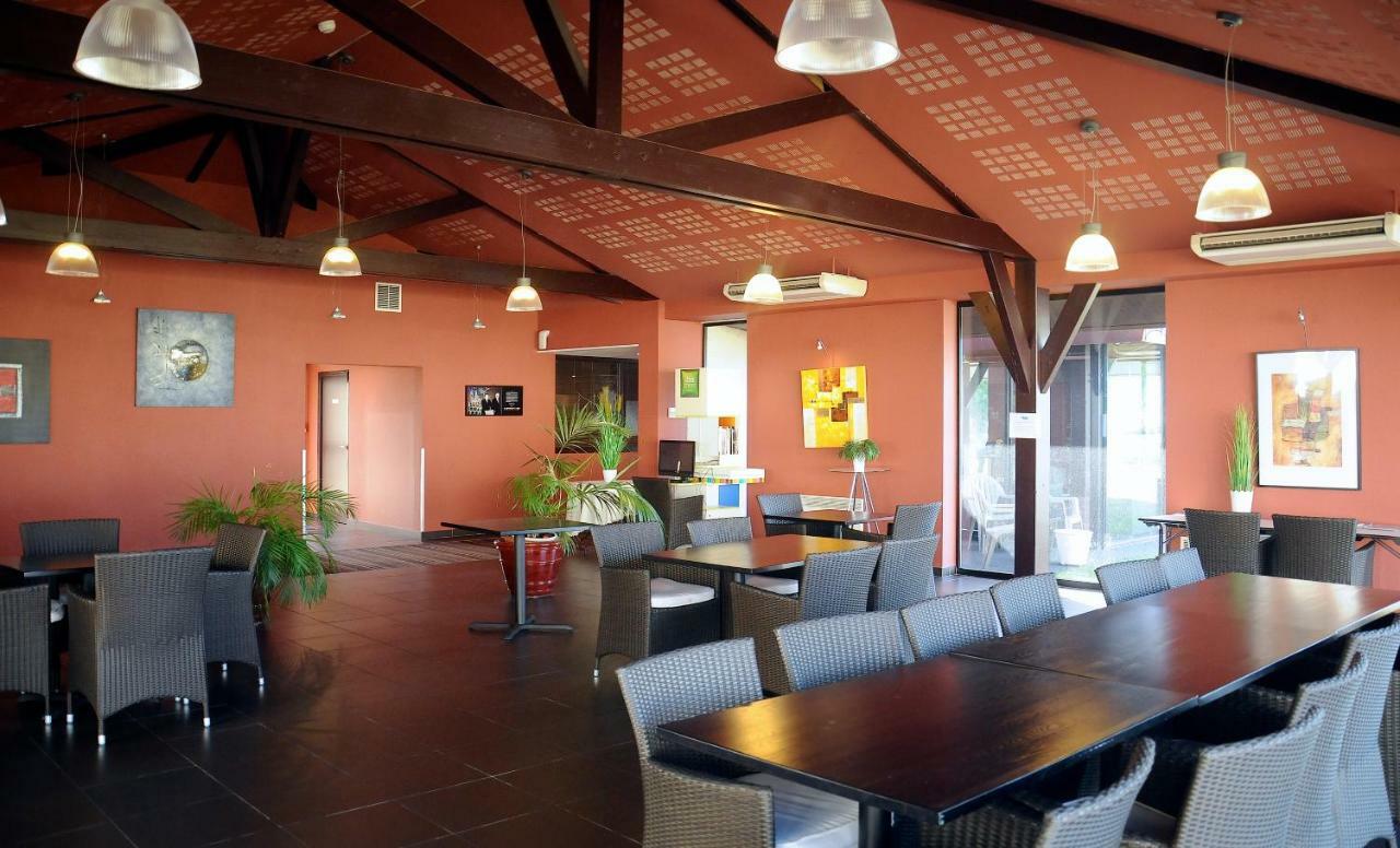 Ibis Styles Segre Segré Exterior foto